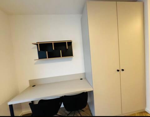 Appartement Modernes Apartment, Perfekte Lage In Berlin-adlershof Berlijn