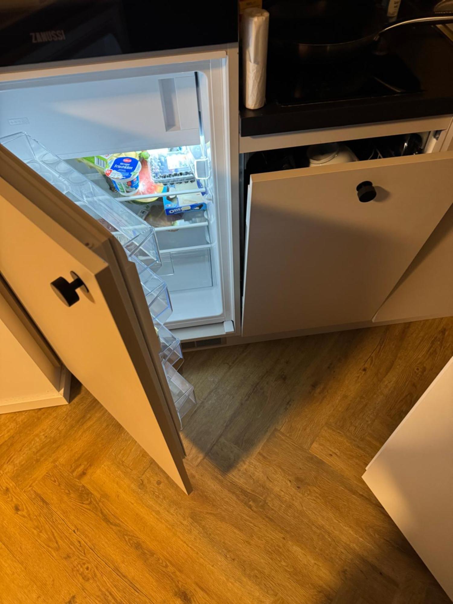 Appartement Modernes Apartment, Perfekte Lage In Berlin-adlershof Berlijn